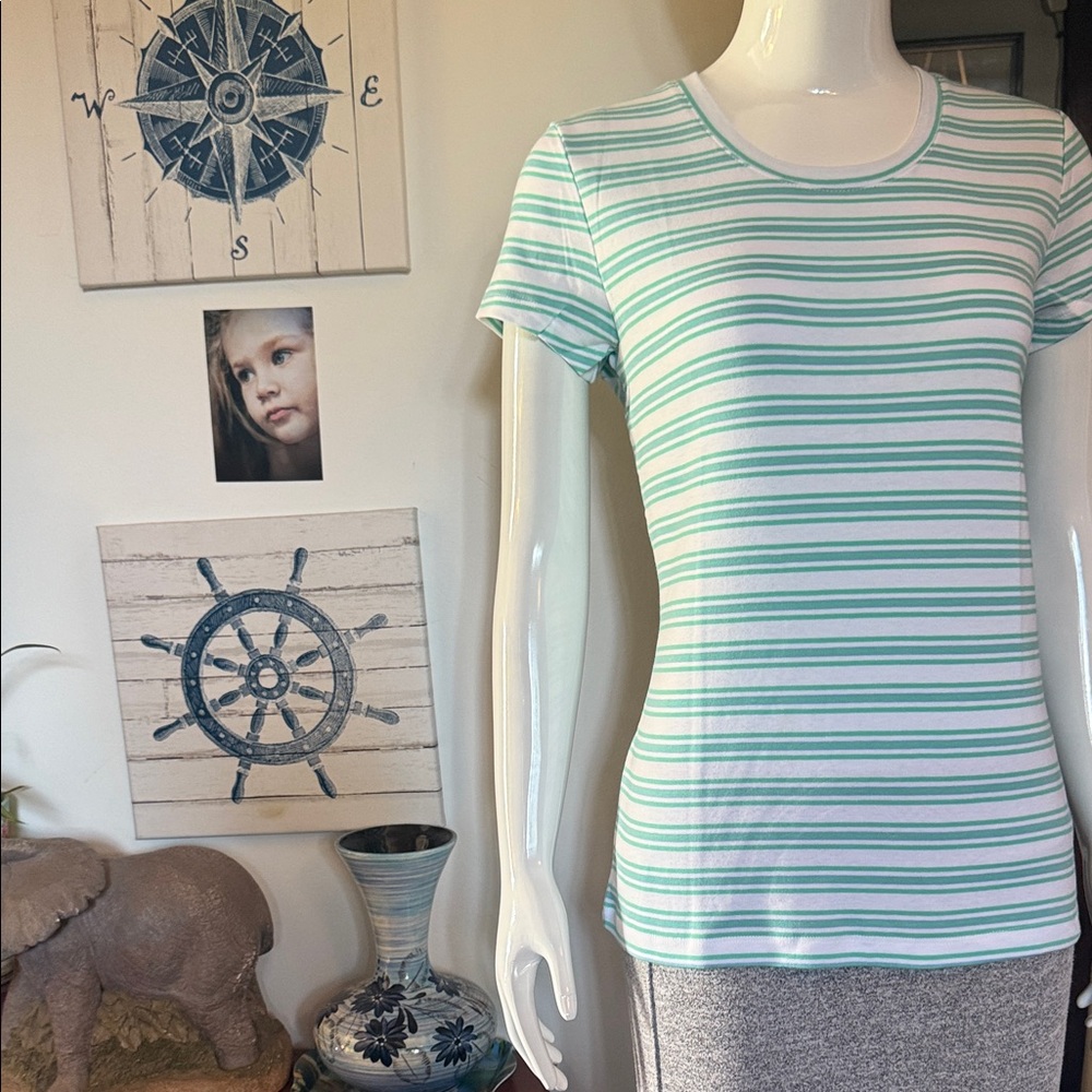 NWT northern reflections size small Striped Green and White Women's cotton Top